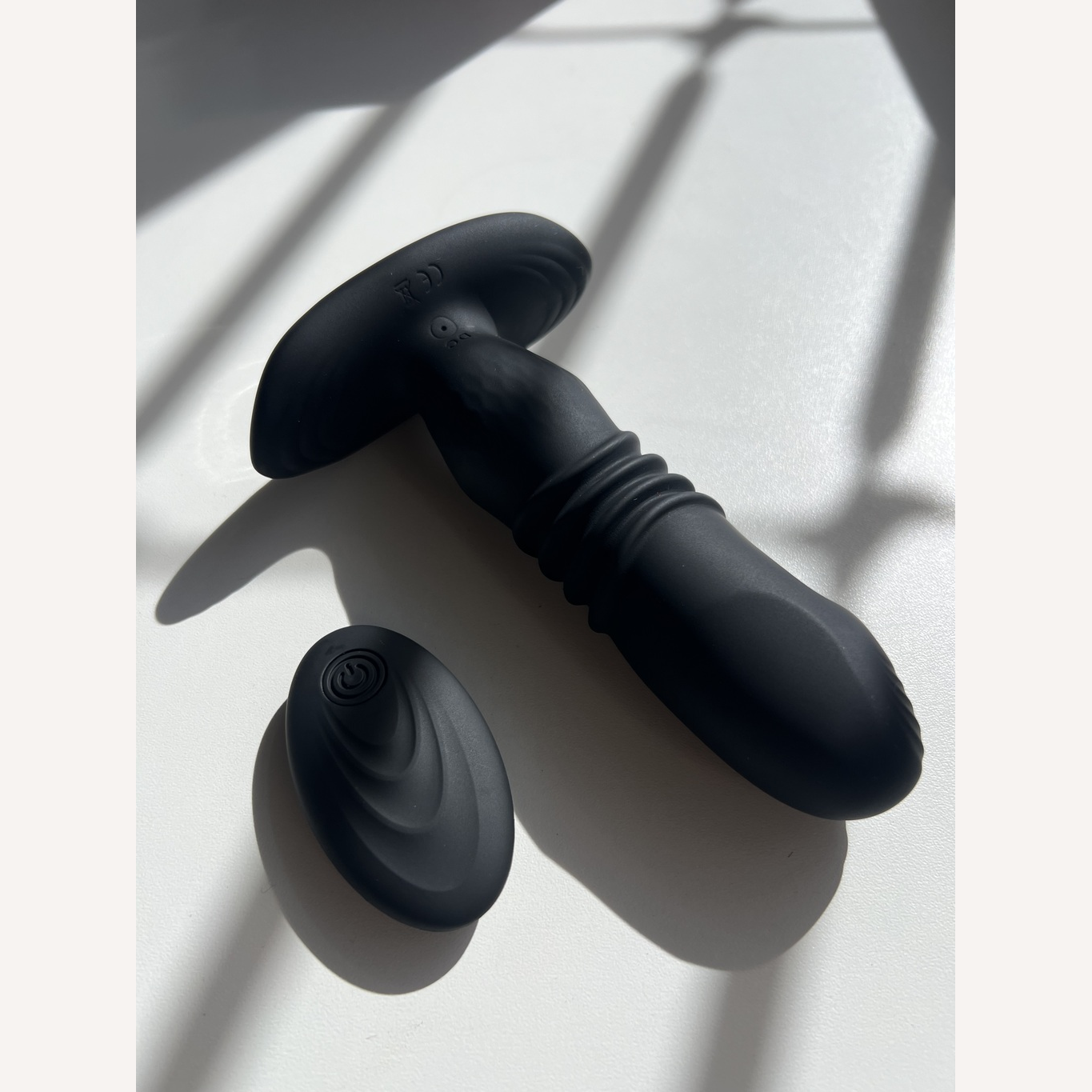 Plug Anal com vibrador e vai e vem - SI