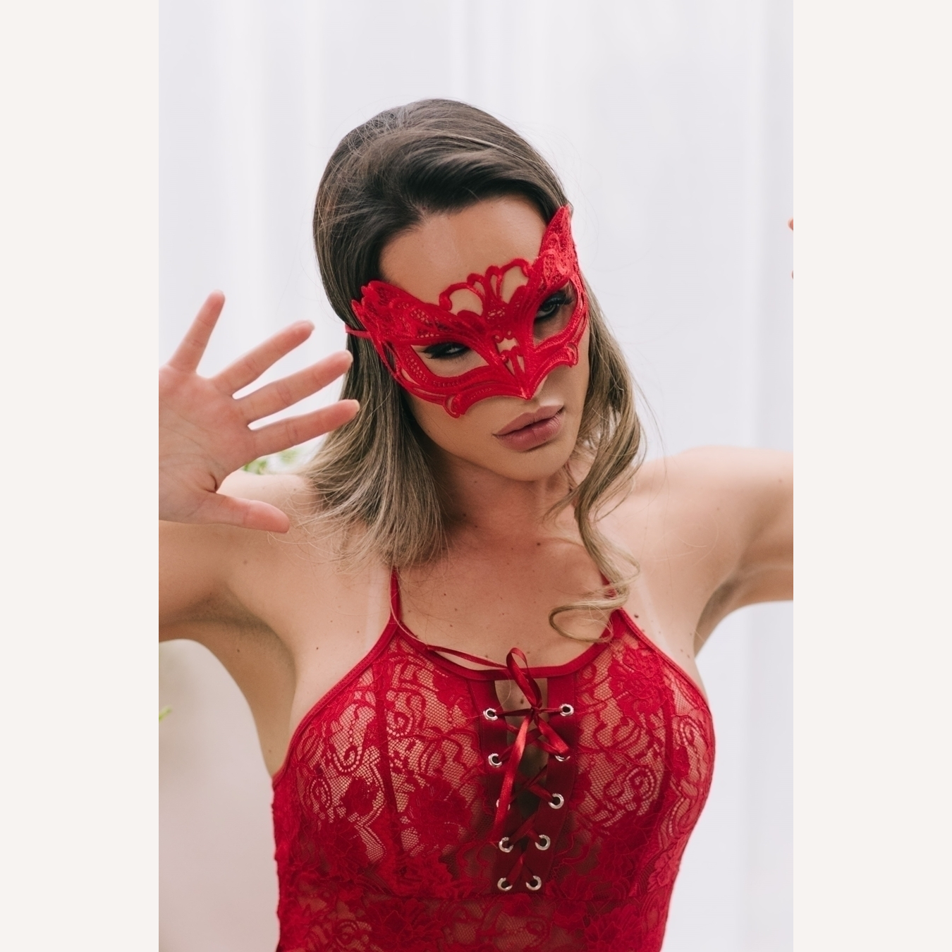 Mascara Mistério Sensual em renda bordada
