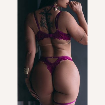 Conjunto Cropped Odalisca com Chocker Frase BITCH