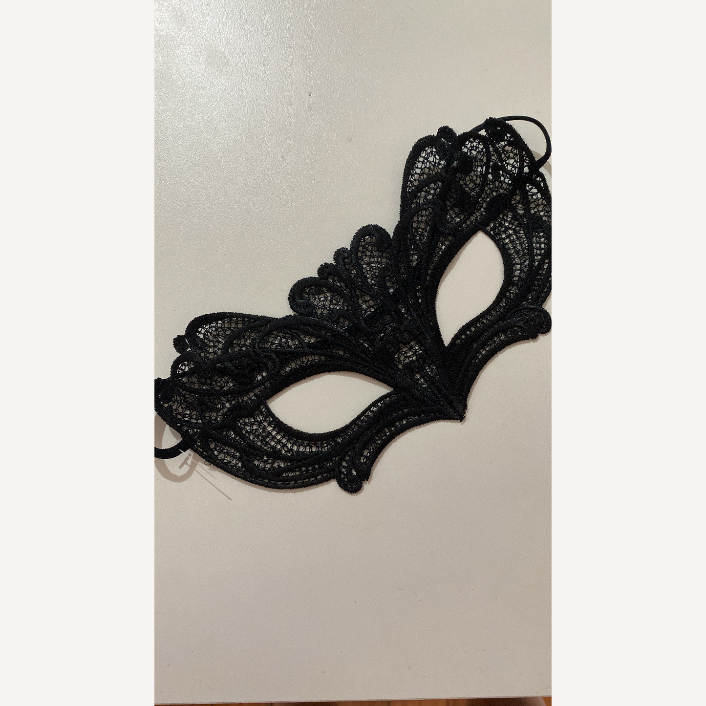 Mascara Mistério Sensual em renda bordada